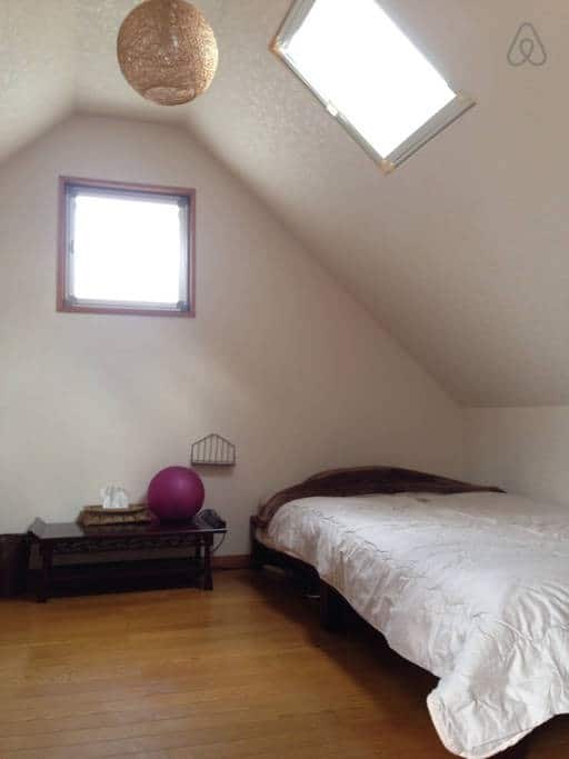 Private room 3min walk to the beach