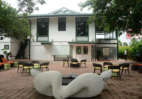 The White House Fusion Cuisine and Wine Lounge