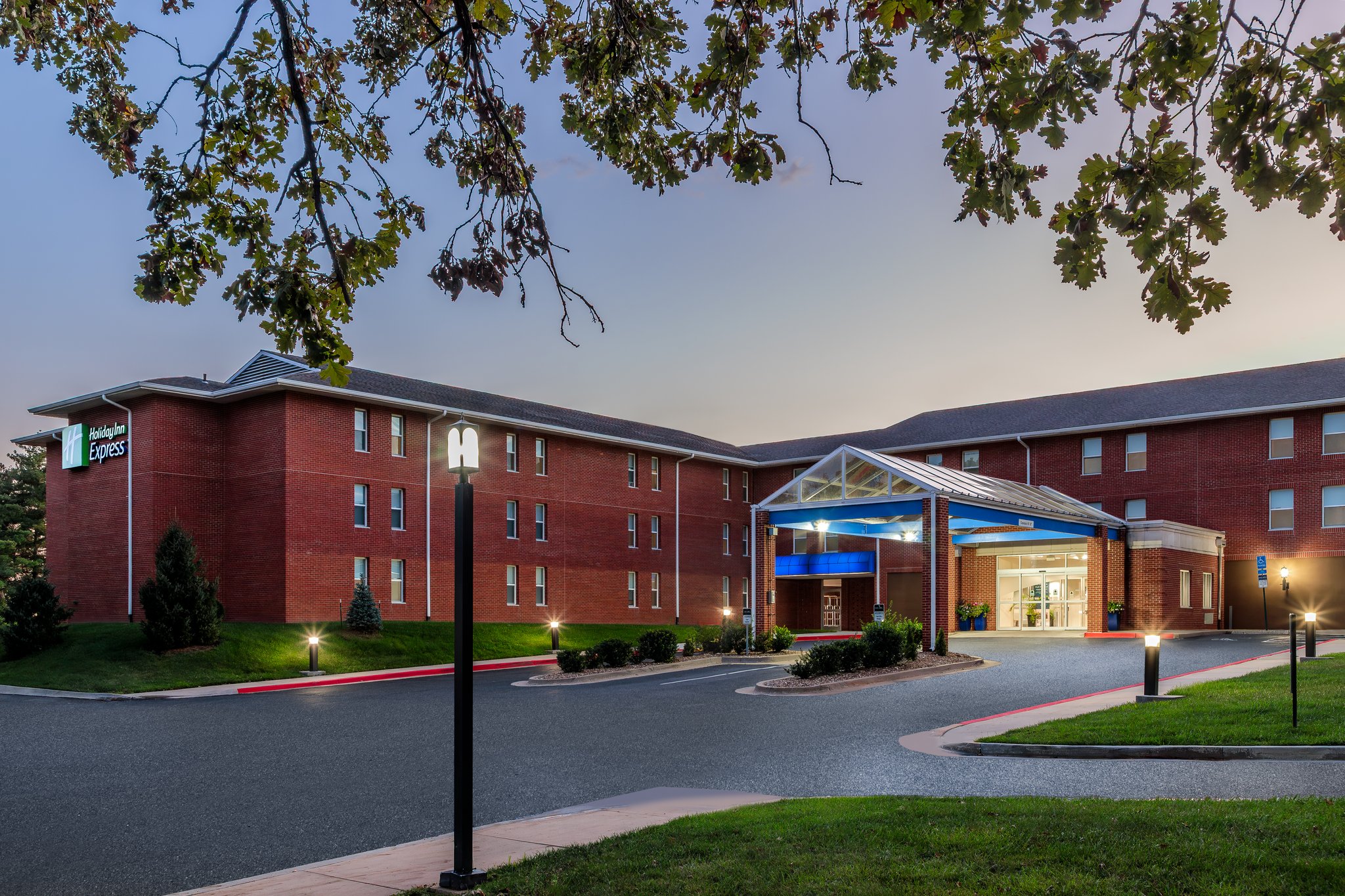 Hoge Hall / Fort Leavenworth Lodging