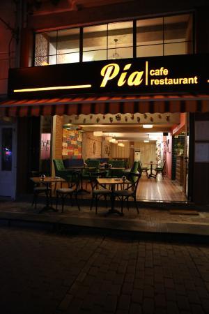 Pia's Cafe and Restaurant